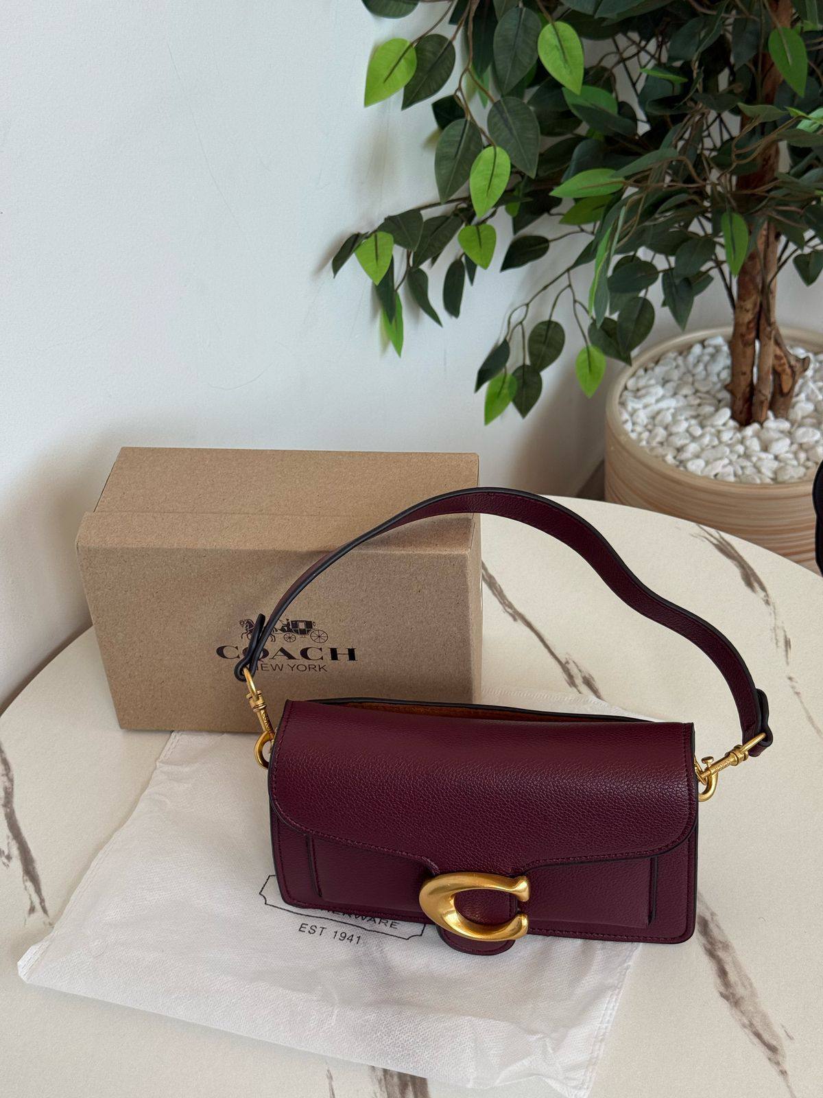 Coach
Best quality
With box’s
🎁🎁🎁

95 dhs❣️

size 21cm

Zain158
♥️♥️♥️