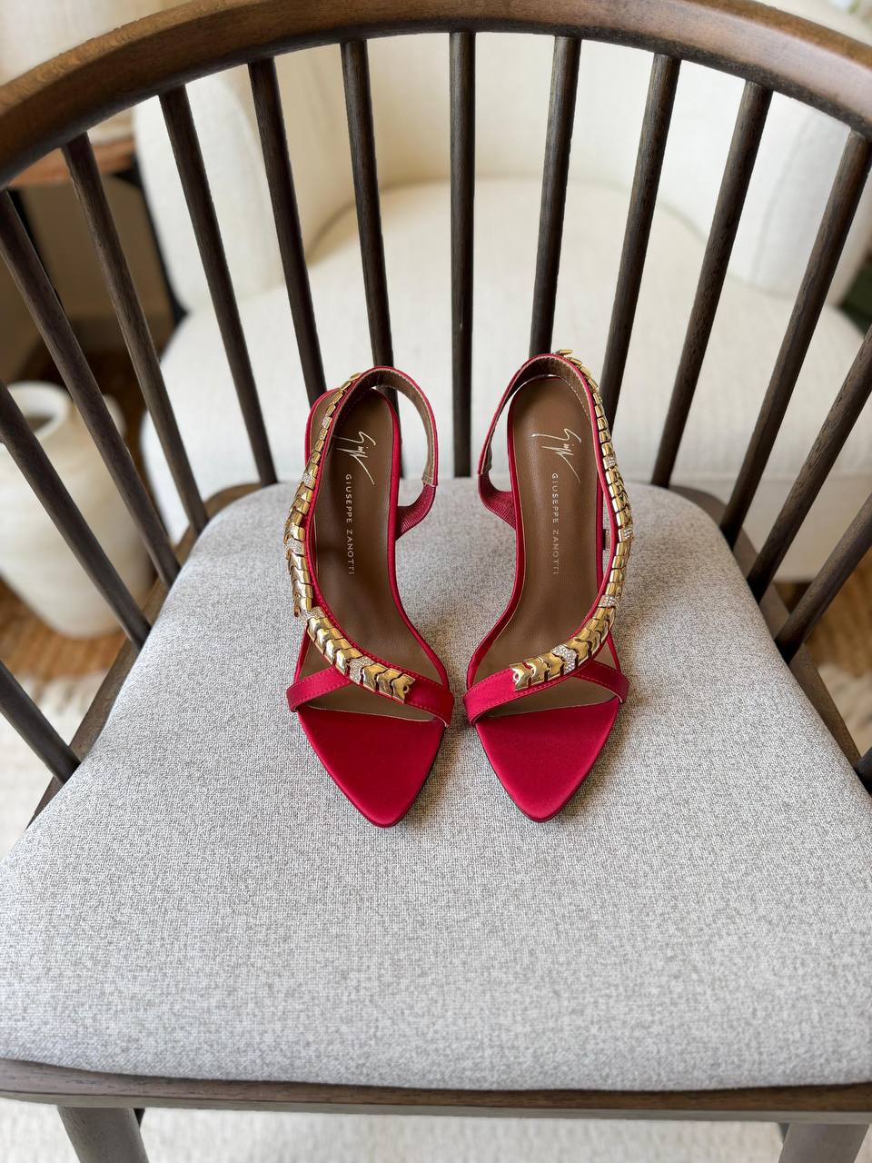 Giuseppe Zanotti
𝑽𝑰𝑷 𝑸𝒖𝒂𝒍𝒊𝒕𝒚
𝑺𝒊𝒛𝒆 35 𝒕𝒐 42 
550 dhs💓

Zain81
♥️♥️♥️