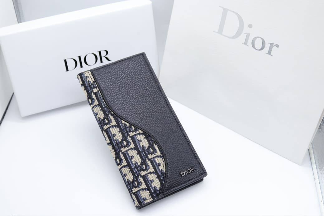 Dior New 
Long Wallet 
Good Quality
70 dhs✅

Zain33
♥️♥️♥️
