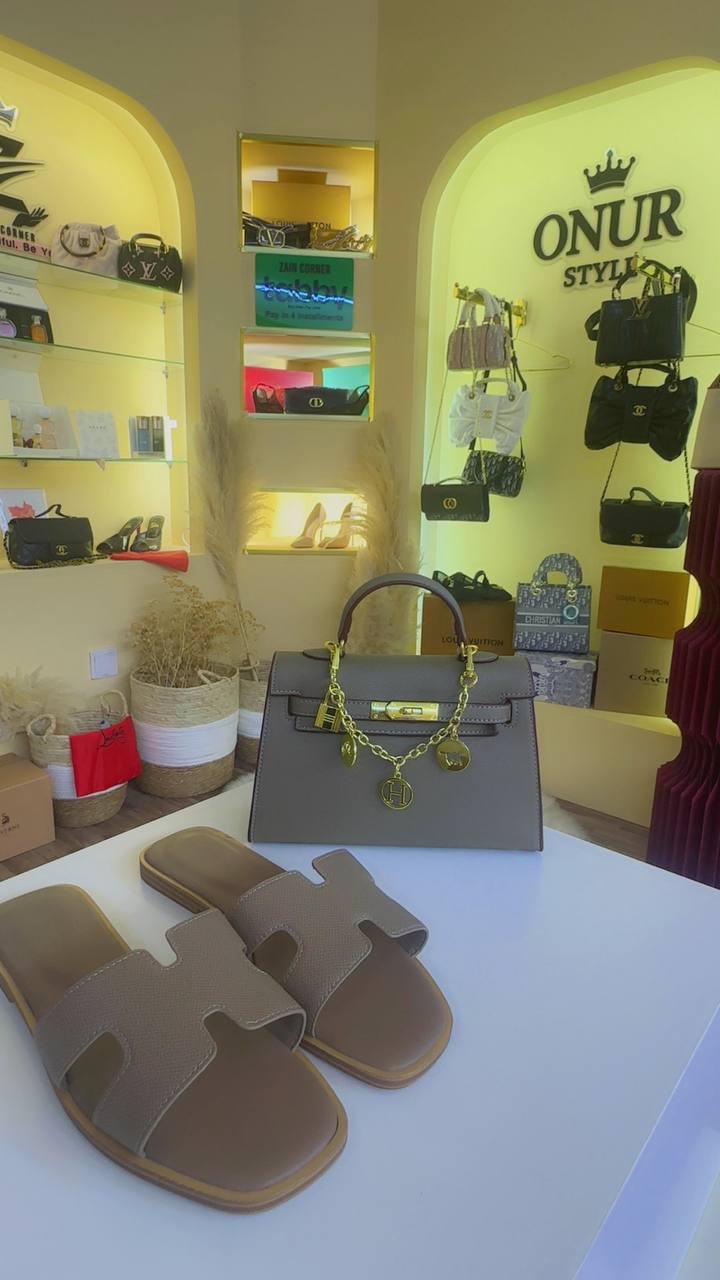 Hermes offer

165 dhs

Bag + slipper

Zain161
♥️♥️♥️

Zc