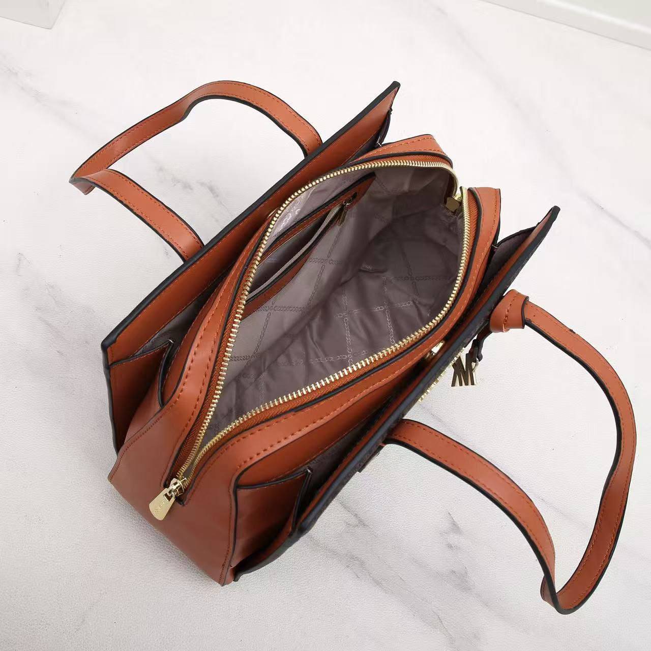MK 
 GOOD QUALITY 
110 dhs💓

Zain39
♥️♥️♥️