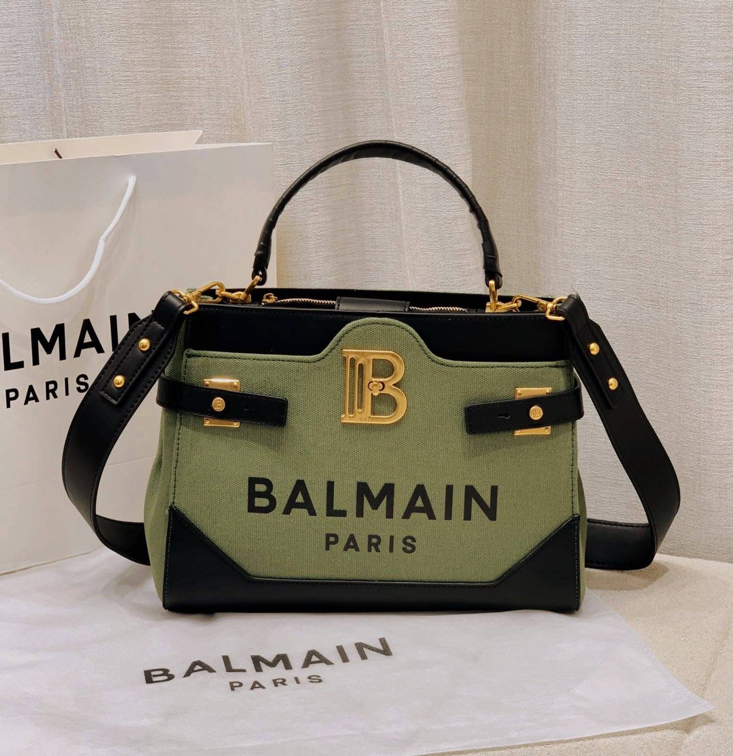 BALMAIN  COPY ONE 
NEW CAME WITH BOX 
155 dhs✅

Zain295
♥️♥️♥️