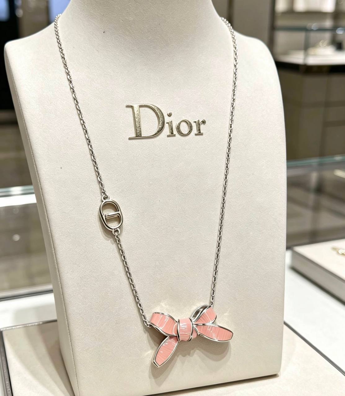 Dior ❤️‍🔥*
Necklace ✨
Ring 💍 free size 
Bracelet 💥
Master quality 💯
With normal boxes 🗃️ 
120 dhs✅
With master box 📦 
130 dhs✅

Zain216
♥️♥️♥️