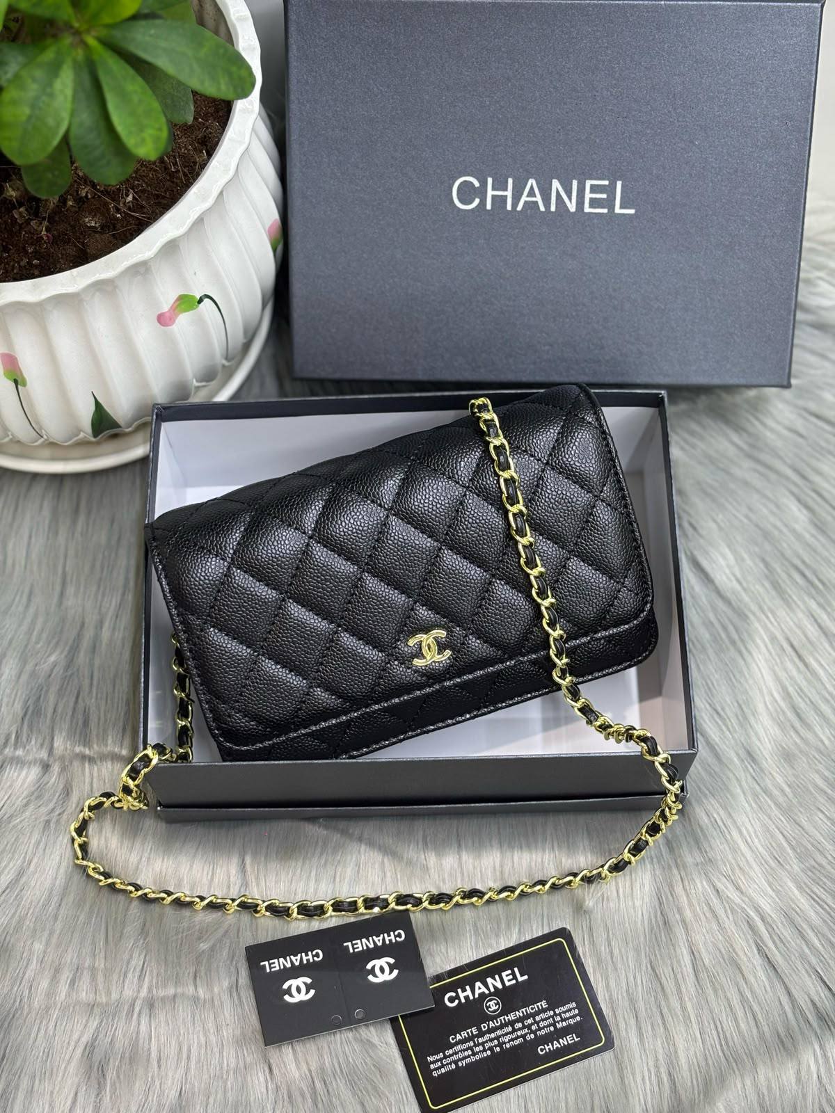 CHANEL 
SIZE……….    19cm
90 dhs✅
with BOX✅

Zain244
♥️♥️♥️
