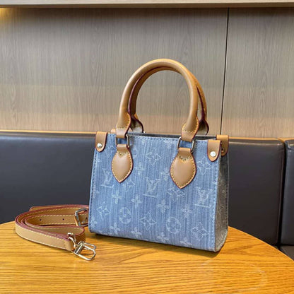 LV

Best quality 

with box
105 dhs🇦🇪🇦🇪

size 18CM

Zain290
♥️♥️♥️