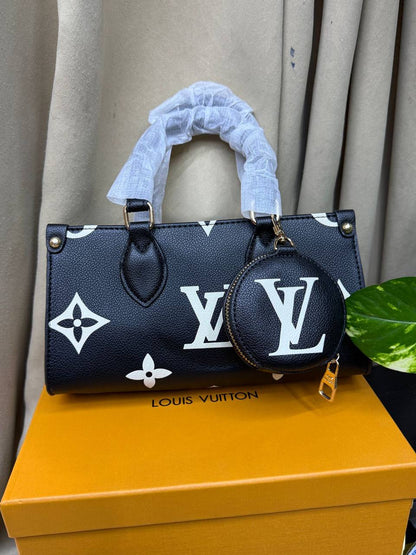 LV
QUALITY 💯
SIZE 26CM
110 dhs✅
WITH BOX 📦 

Zain70
♥️♥️♥️