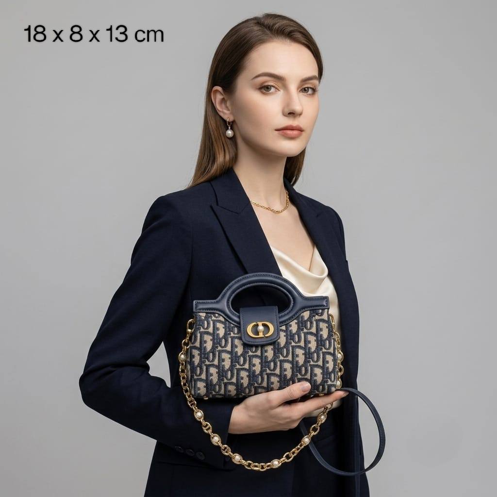 Dior
ᴊᴏʟɪᴇ ᴛᴏᴘ ʜᴀɴᴅʟᴇ ʙᴀɢ
ʙʟᴜᴇ ᴏʙʟɪǫᴜᴇ ᴊᴀᴄǫᴜᴀʀᴅ
ғᴇᴀᴛᴜʀᴇs sɪɢɴᴀᴛᴜʀᴇ CD
ᴄʟᴀsᴘ ᴡɪᴛʜ ᴘᴇᴀʀʟ ᴏɴ ᴛᴏᴘ
ᴡɪᴛʜ ɢᴏʟᴅ ᴄʜᴀɪɴ ᴡɪᴛʜ ᴘᴇᴀʀʟ
ʟᴏɴɢ ᴀᴅᴊᴜsᴛᴀʙʟᴇ sᴛʀᴀᴘ
sɪᴢᴇ: 18 cm
ᴡɪᴛʜ BOX
🎁🎁🎁

95 dhs✅

Zain31
♥️♥️♥️