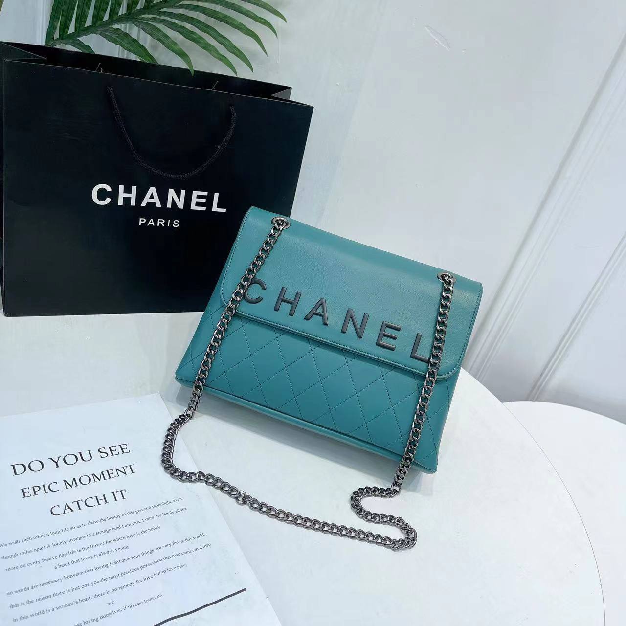 Chanel
Good Quality 

With Box 
🎁🎁🎁

105 dhs💓 

Zain250
♥️♥️♥️