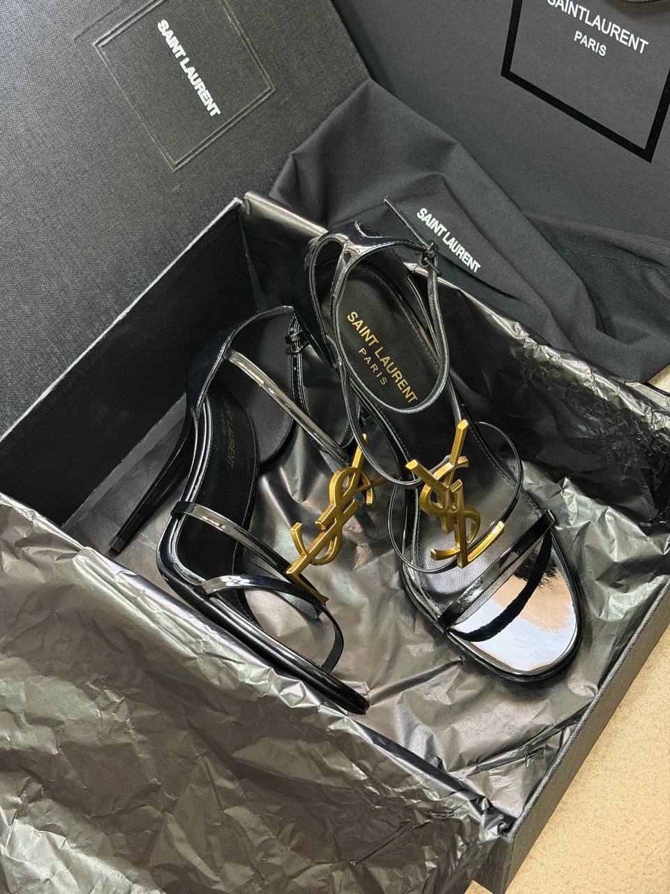 YSL
𝑽𝑰𝑷 𝑸𝒖𝒂𝒍𝒊𝒕𝒚
𝑺𝒊𝒛𝒆 36 𝒕𝒐 41 
450 dhs✅

Zain81
♥️♥️♥️