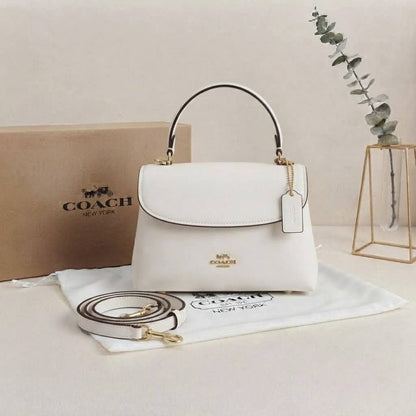 COACH Emory
Top Handle Bag
Signature Chenille &
Leather Grained Material
Gold & silver Hardware
With BOX
Size : 23 cm

100 dhs🇦🇪🇦🇪

Zain239
♥️♥️♥️