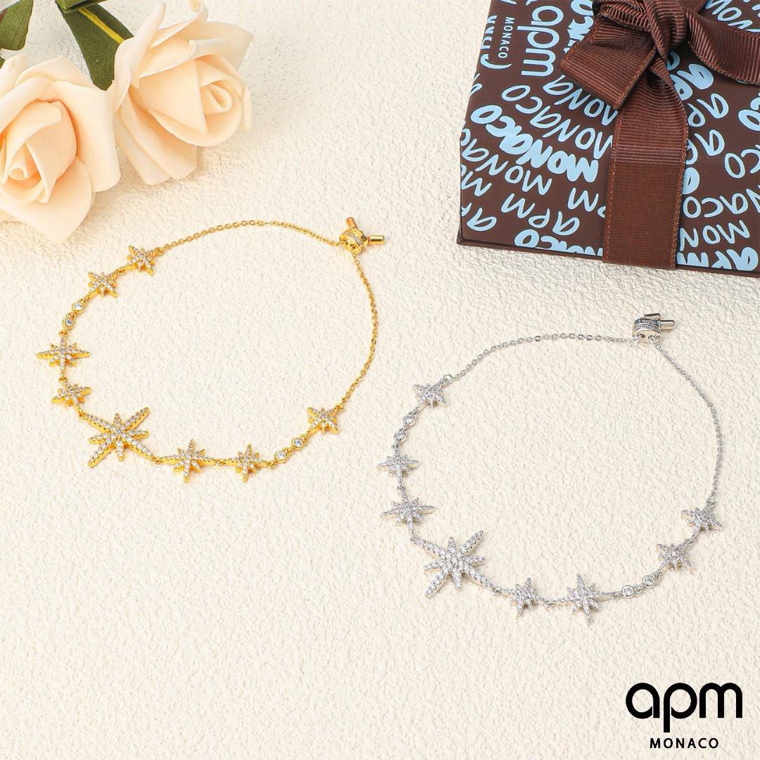 APM SET
Necklace ✨
Earring 🐦‍🔥
Bracelet 🔥
With normal boxes 📦 
200 dhs✅

With master box 🗃️ 
220 dhs✅

Zain216
♥️♥️♥️
