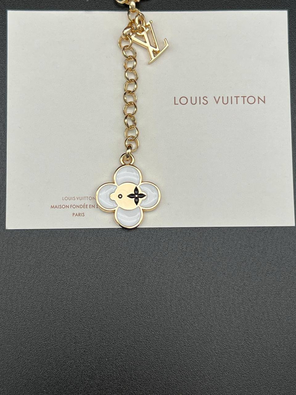 KEYCHAINS
CHANEL & LV 
60 dhs🪙🖤
With MASTER BOX 📦

Zain263
♥️♥️♥️