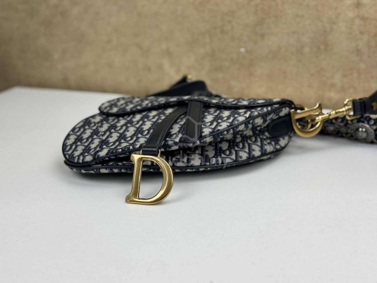 DIOR 

NEW CAME 
GOOD QUALITY 

WITH BOX 

110 dhs🇦🇪🇦🇪🇦🇪

Zain295
♥️♥️♥️