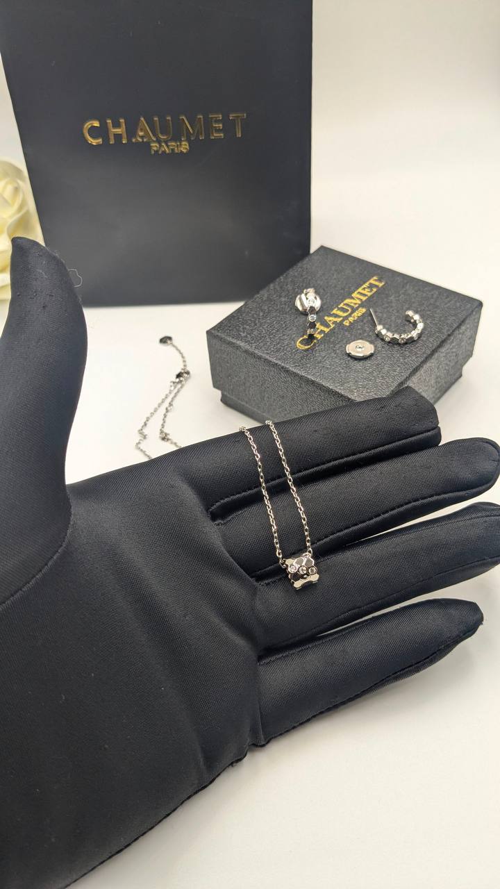 Chaumet
*Master Quality* 
*Necklace & Earrings*
130 dhs✅ with Normal Box 🎁

Zain210
♥️♥️♥️