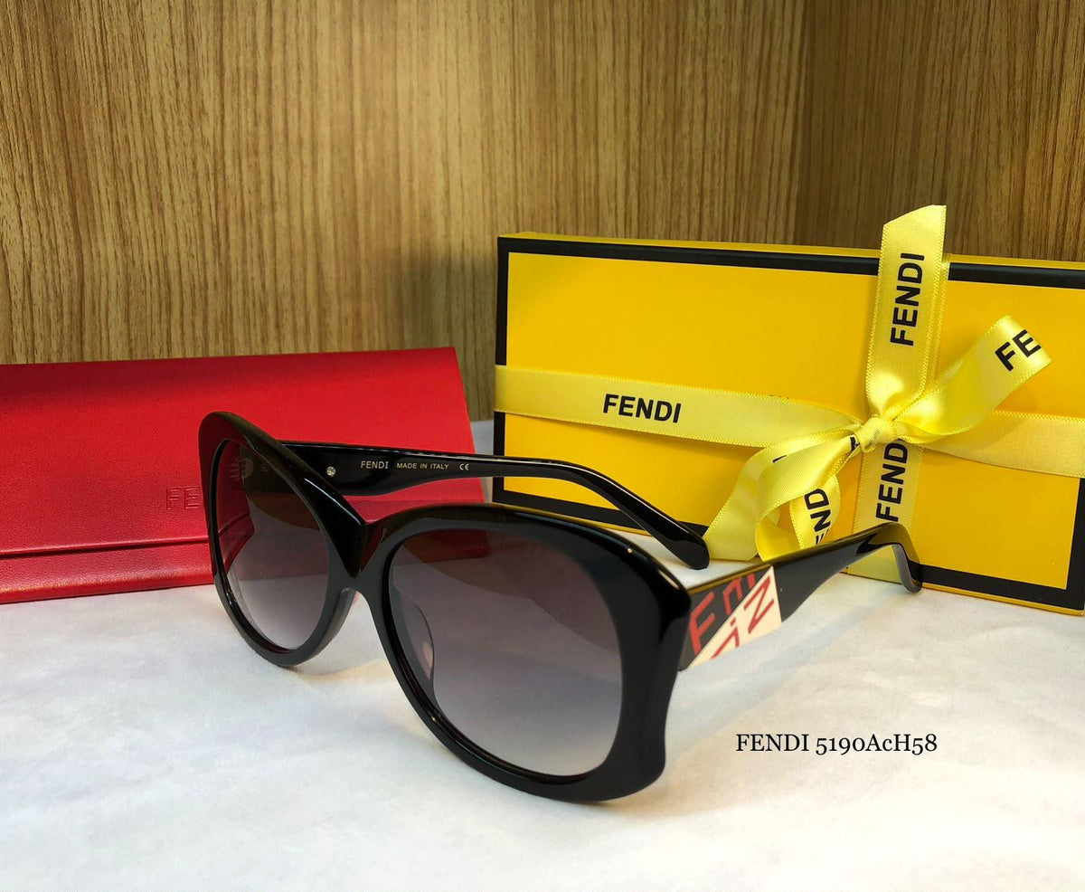 Ladies

 master quality
 sunglasses

200 dhs🇦🇪🇦🇪

Zain126
♥️♥️♥️