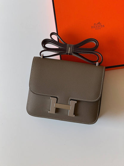 Hermes 

constance 19cm 💕

Master quality😍
with box❤️
340 dhs🇦🇪🇦🇪

Zain52
♥️♥️♥️