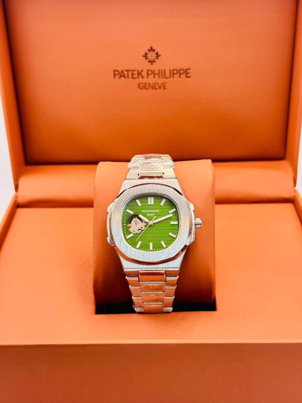 Patek Philippe men
*Automatic*
110 dhs💓

Zain08
♥️♥️♥️