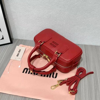 MIUMIU

Best quality
with box

size 22Cm

110 dhs🇦🇪🇦🇪

Zain290
♥️♥️♥️