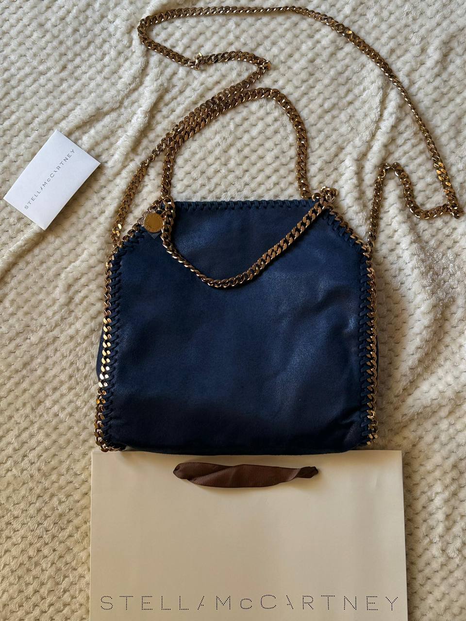 STELLA McCARTNEY
25cm
350 dhs🪙🌨️
Top quality

Zain167
♥️♥️♥️