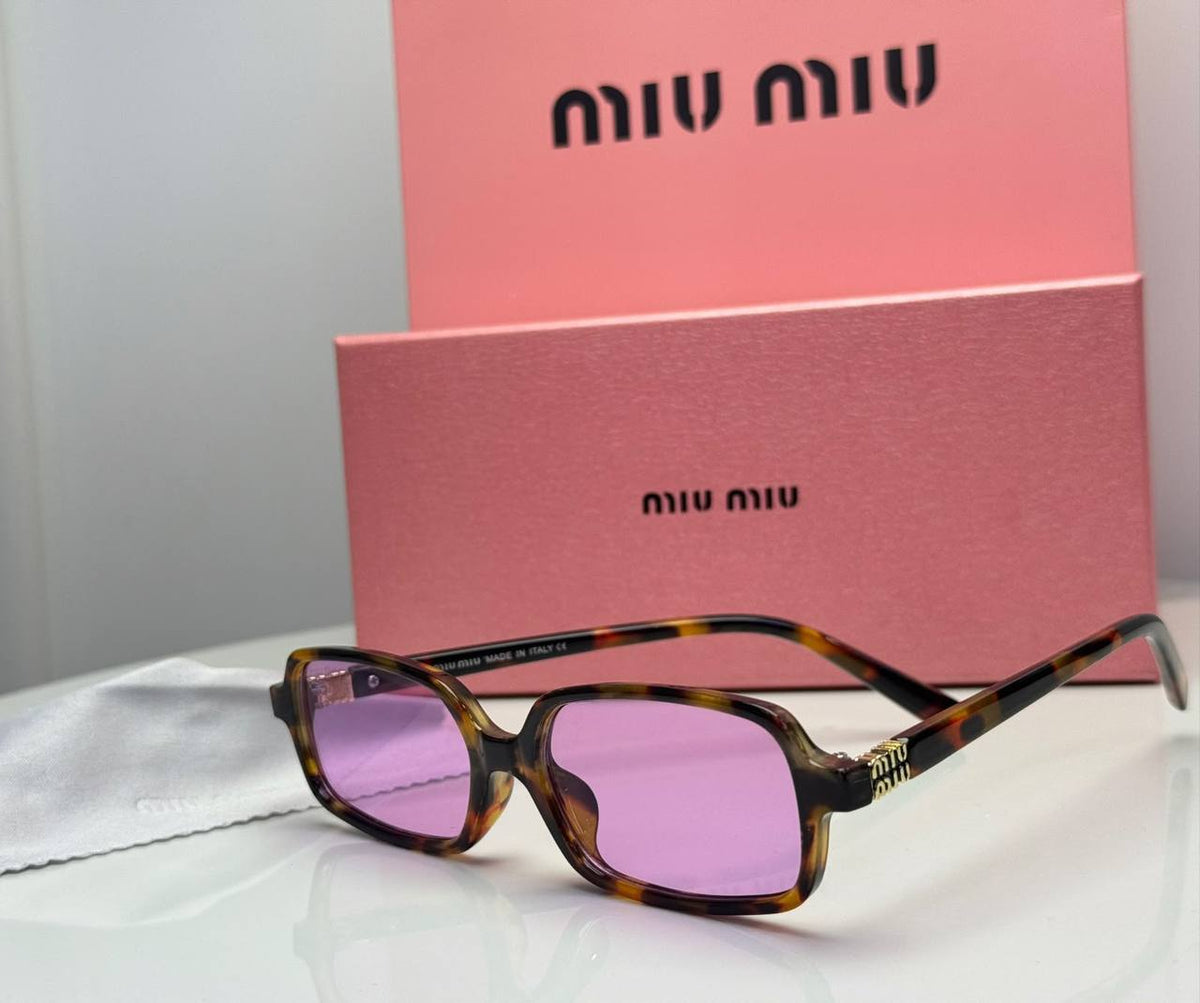 MIUMIU

65 dhs🇦🇪🇦🇪

Good quality 

Zain182
♥️♥️♥️