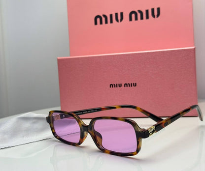 MIUMIU

65 dhs🇦🇪🇦🇪

Good quality 

Zain182
♥️♥️♥️