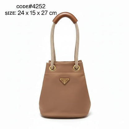 PRADA ᴍᴀʀɪɴᴇʀ
ʀᴇ- ɴʏʟᴏɴ ʙᴜᴄᴋᴇᴛ ʙᴀɢ
ᴡɪᴛʜ ʀᴏᴘᴇ ʜᴀɴᴅʟᴇ sᴛʀᴀᴘ
ɢᴏʟᴅ ʜᴀʀᴅᴡᴀʀᴇ
sɪᴢᴇ: 24 cm

75 dhs✅

Zain31
♥️♥️♥️