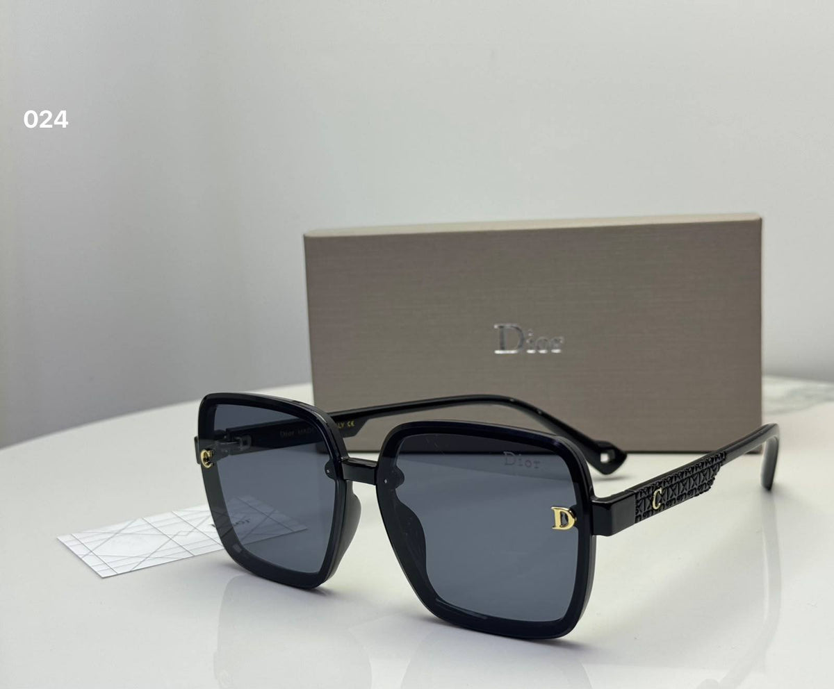 Dior

Good quality 
65 dhs🇦🇪🇦🇪

Zain182
♥️♥️♥️