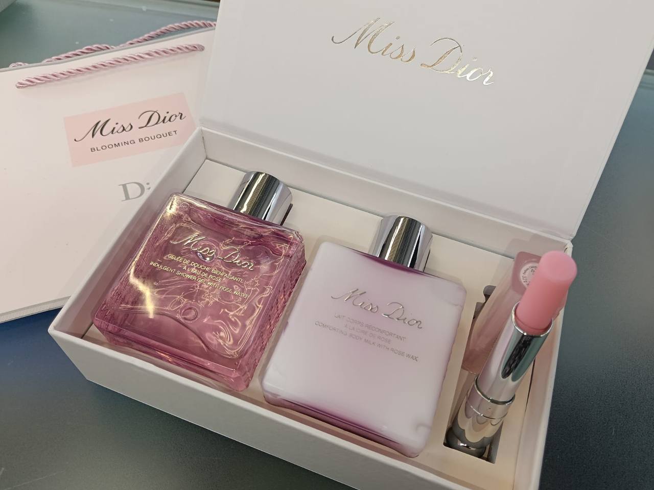 DIOR SET
90 dhs✅

Zain01
♥️♥️♥️