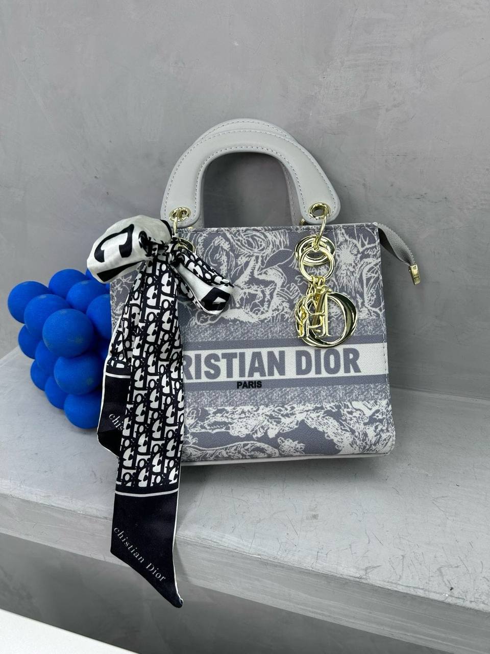 DIOR

95 dhs 🇦🇪🇦🇪

Zain169
♥️♥️♥️