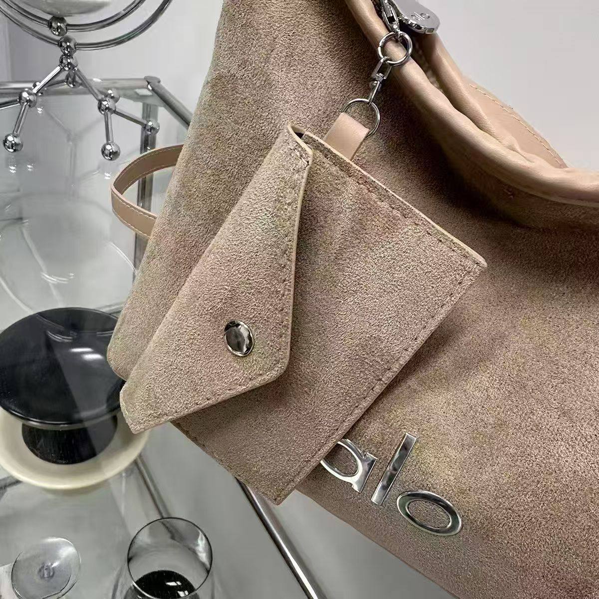 ALO
65 dhs✅
Good quality 

Zain253
♥️♥️♥️
