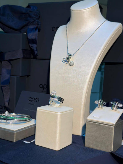 APM SET 
✨💫MASTER
FULL SET 
250 DHS✅
WITH BOX AND PAPER BAG🎁🛍️

Zain89
♥️♥️♥️
