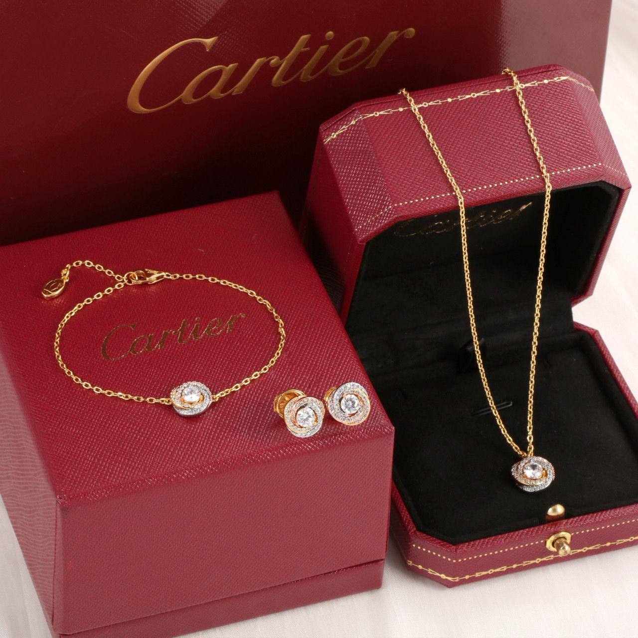 Cartier ❤️‍🔥*
Necklace 🍁
Bracelet 🌸
Earring 💥
Master quality 💯
With normal boxes 🗃️ 
120 dhs✅
With master box 📦 
160 dhs✅

Zain216
♥️♥️♥️
