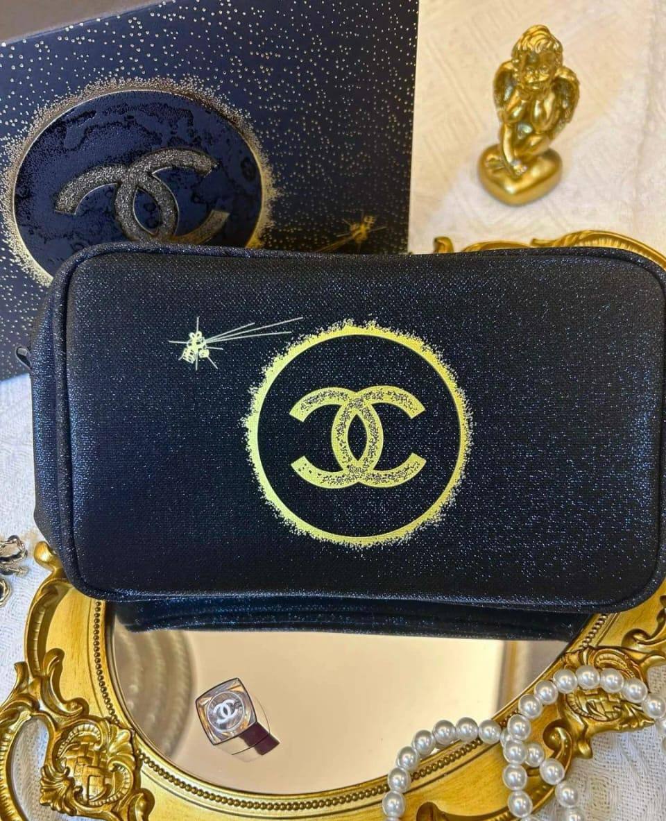 Chanel
90 dhs✅
SIZE：22cm

Zain07
♥️♥️♥️