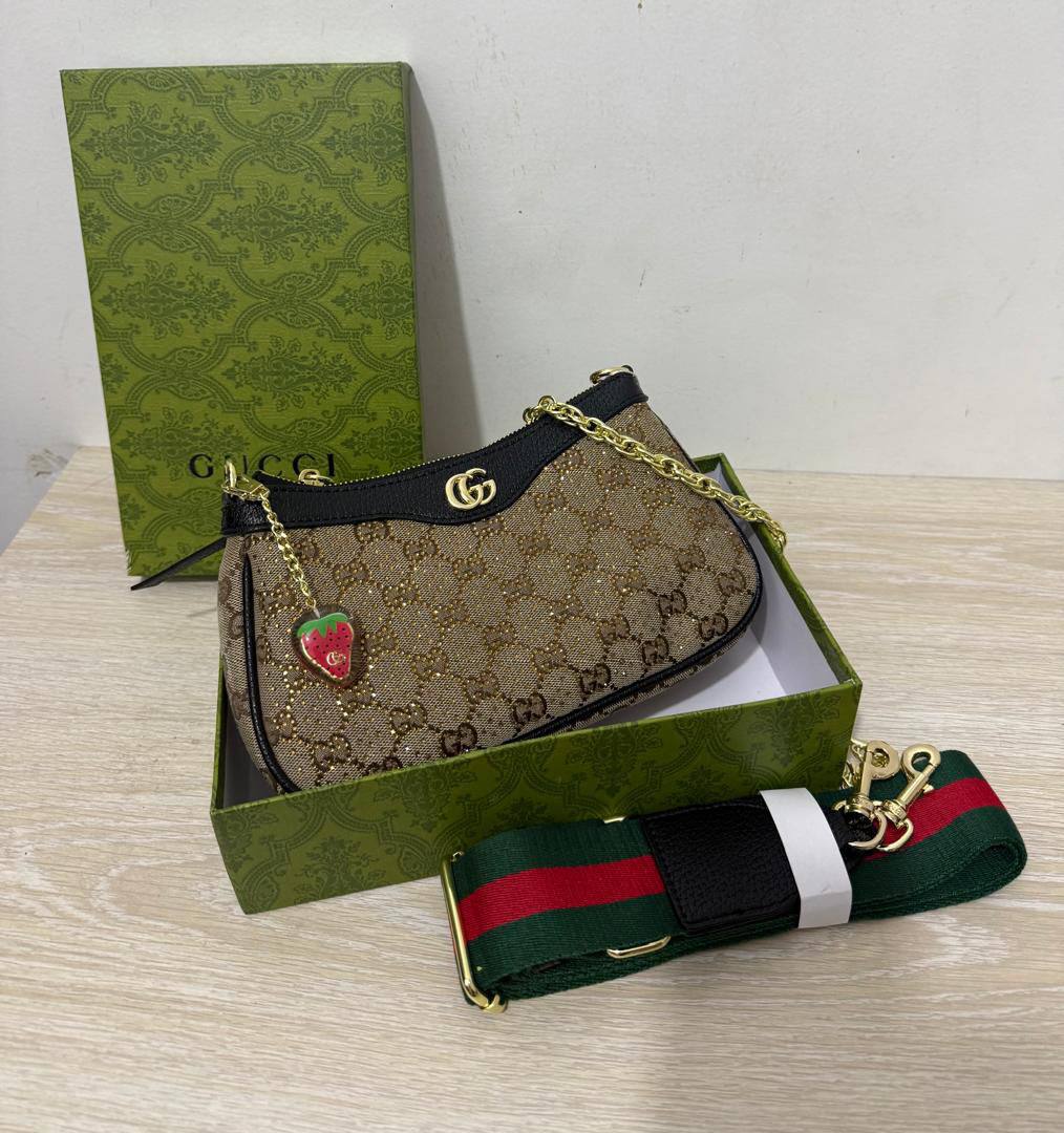 Gucci
100 dhs✅
Good-quality 

with box
🎁🎁🎁

Zain39
♥️♥️♥️