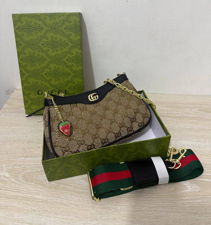 Gucci
100 dhs✅
Good-quality 

with box
🎁🎁🎁

Zain39
♥️♥️♥️