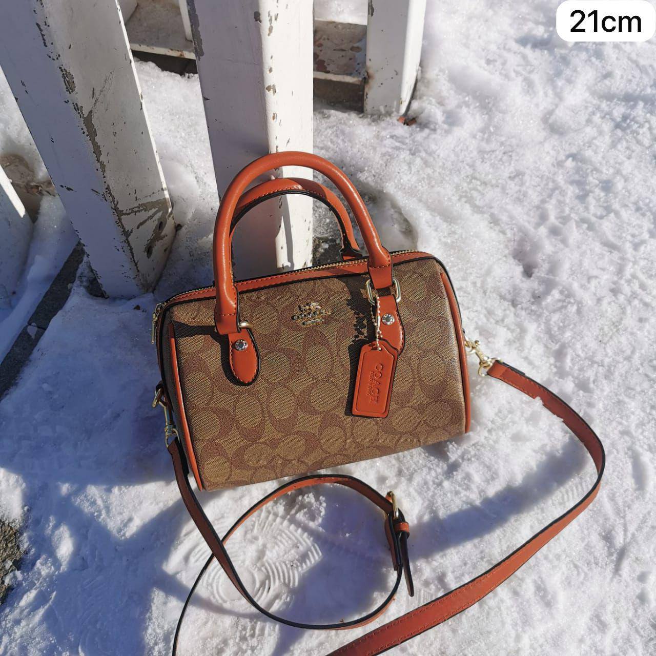 ❤️  Coach Rowan
1️⃣ First quality + 🎁
Size : 21 * 15  cm
85 dhs💓
with box 🎁

Zain115
♥️♥️♥️