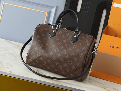 LV

COPY ONE 
NEW DESIGN 
265 dhs🇦🇪🇦🇪

Zain39
♥️♥️♥️
