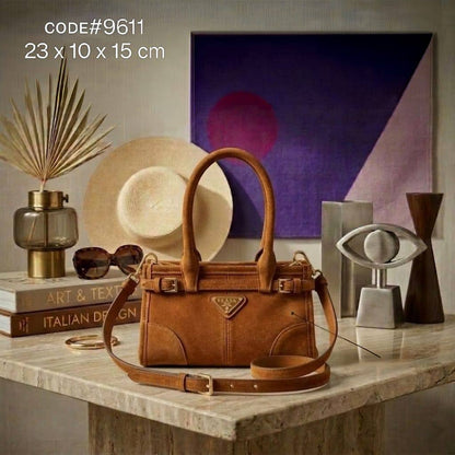 PRADA ʙᴏɴɴɪᴇ ʜᴀɴᴅʙᴀɢ
sᴜᴇᴅᴇ ʟᴇᴀᴛʜᴇʀ ᴍᴀᴛᴇʀɪᴀʟ
ɢᴏʟᴅ ʜᴀʀᴅᴡᴀʀᴇ
ɪᴛ ʜᴀs ᴀ ʙᴇʟᴛ ʟᴏɴɢ sᴛʀᴀᴘ
sɪᴢᴇ : 23 cm

80 dhs✅

Zain31
♥️♥️♥️