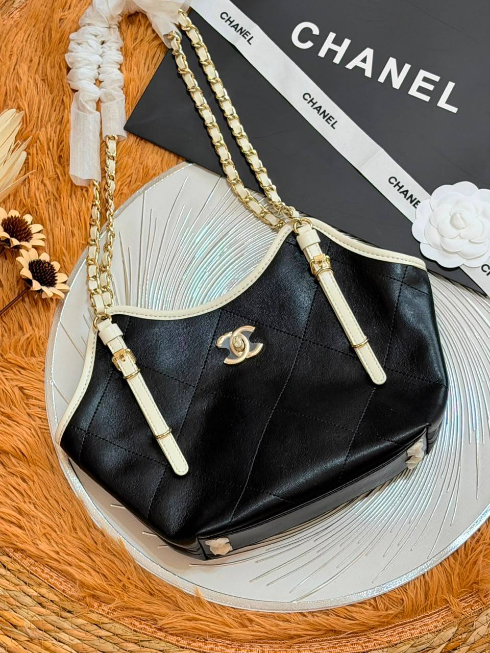 Chanel

230 dhs🇦🇪🇦🇪

Zain134
♥️♥️♥️