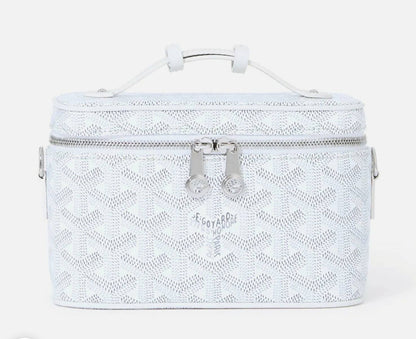 GOYARD

best quality 
with box
100 dhs🇦🇪🇦🇪🇦🇪

size17CM

Zain290
♥️♥️♥️