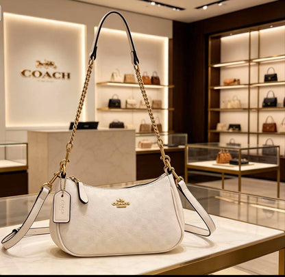 Coach
95 dhs🇦🇪🇦🇪
Size:24*8*15.5

Zain07
♥️♥️♥️