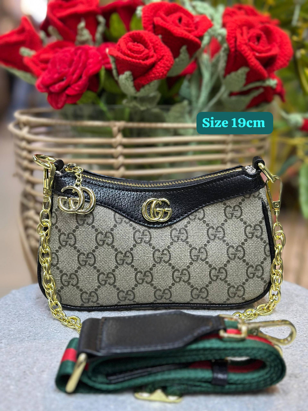 Gucci

Good quality 

with box 
90 dhs🇦🇪🇦🇪

Zain186
♥️♥️