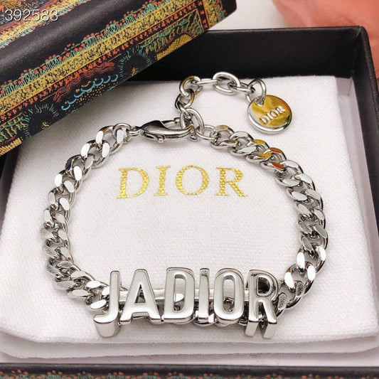 DIOR 
MASTER⭐
BRACELET 💫✨
50 dhs🌺 
WITH BOX AND PAPER BAG 🛍️🎁

Zain89
♥️♥️♥️
