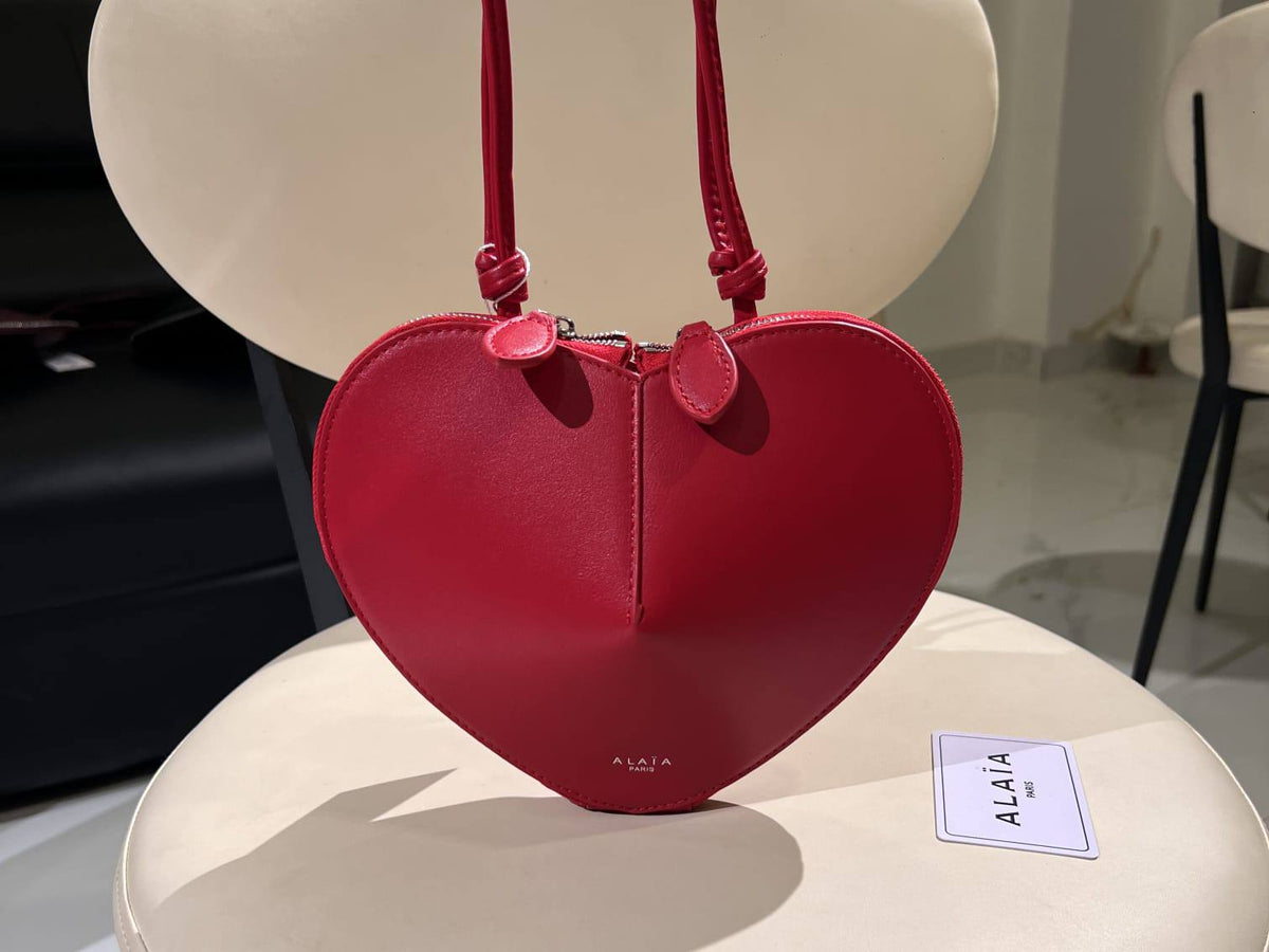 Alaia
100 dhs🇦🇪🇦🇪

with box
Zain26
♥️♥️♥️