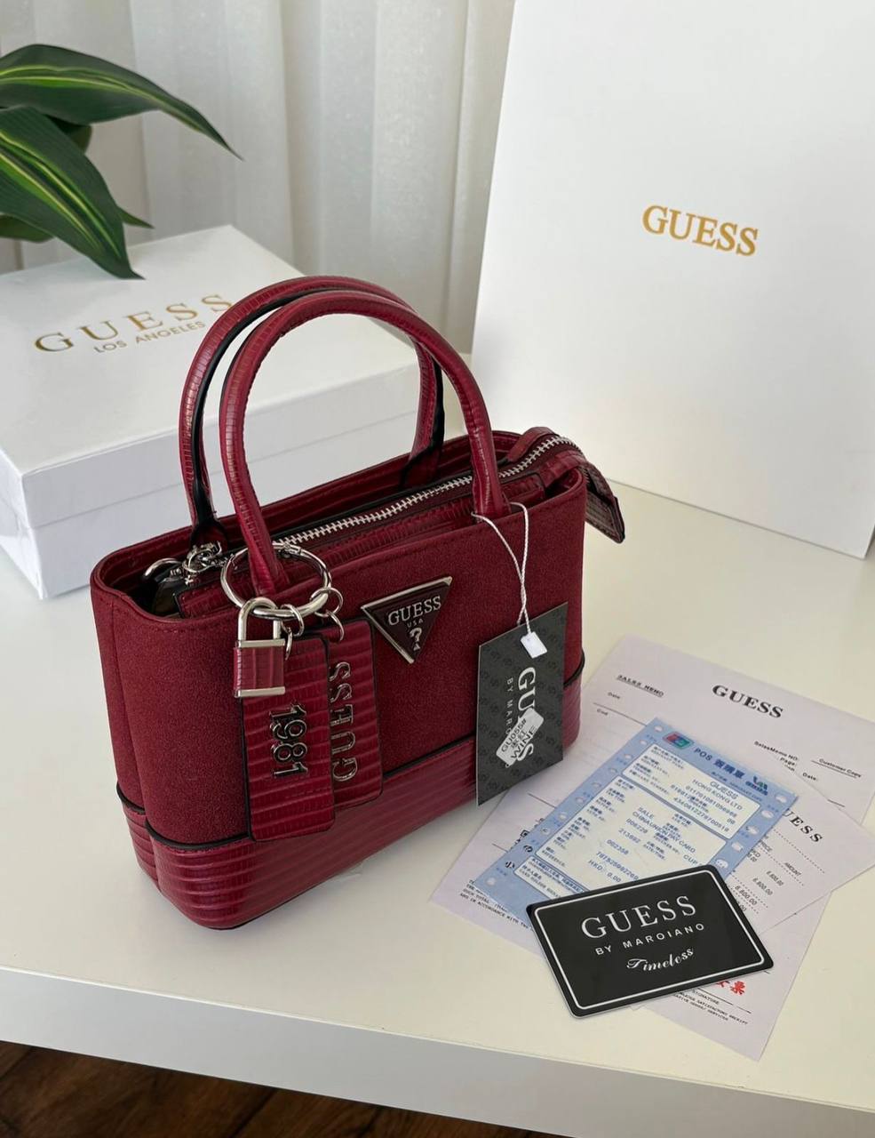 Guess
100 dhs✅
size：22cm

Good-quality 

with box
🎁🎁🎁

Zain35
♥️♥️♥️