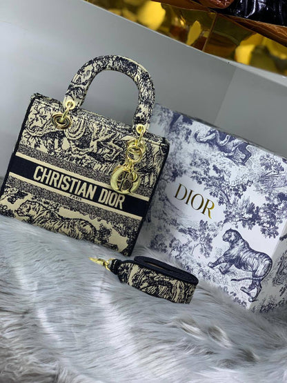 Dior
24cm  
120 dhs🪙🌨️

with box
🎁🎁🎁

Zain244
♥️♥️♥️
