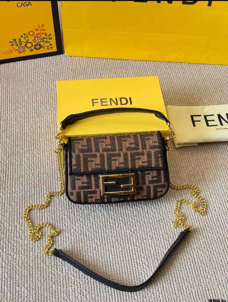 FENDI  
Mini Baguette
Master quality
18cm 

with box
🎁🎁🎁

190 dhs❤️


Zain95
♥️♥️♥️