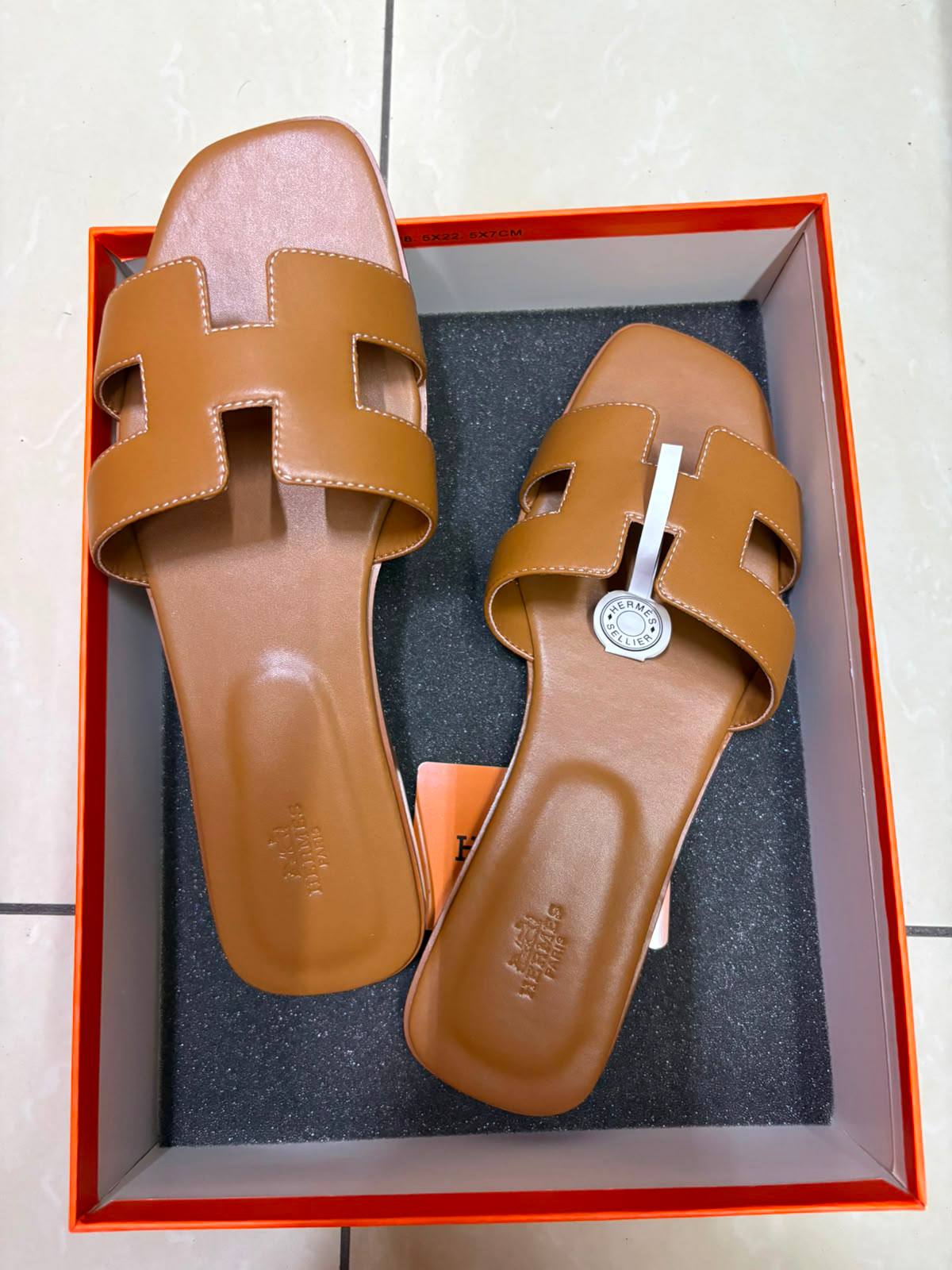 Hermes
Size 36-41
100 dhs🇦🇪🇦🇪

Zain145
♥️♥️♥️