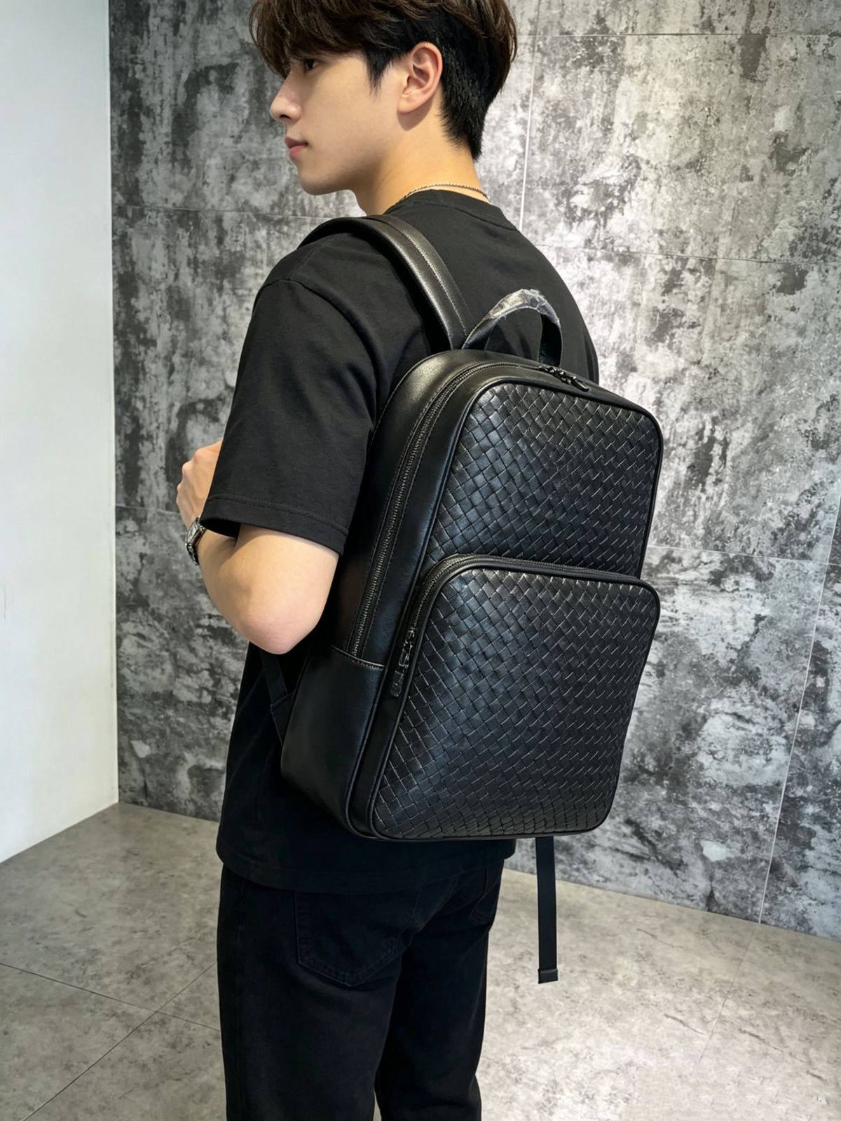 BOTTEGA 

BACKPACK COPY ONE NEW CAME UNISEX , 

235 dhs🇦🇪🇦🇪

Zain39
♥️♥️♥️
