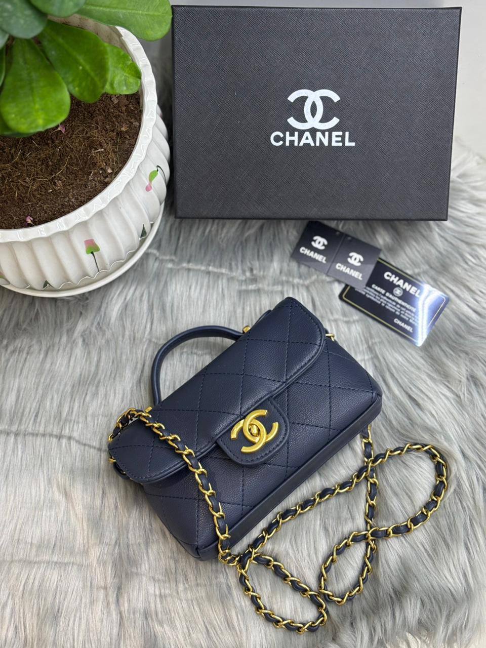 CHANEL
SIZE  ………20CM 🥰
90 dhs💓
with Box🌷
🎁🎁🎁

Zain244
♥️♥️♥️
